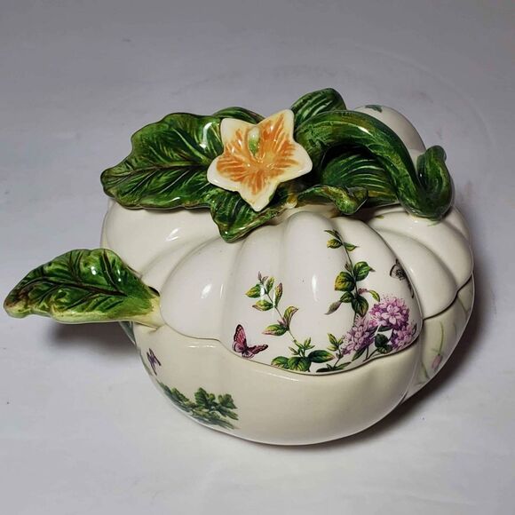 Kaldun and Bogle White Pumpkin Sugar Bowl and Spoon - Picture 8 of 8